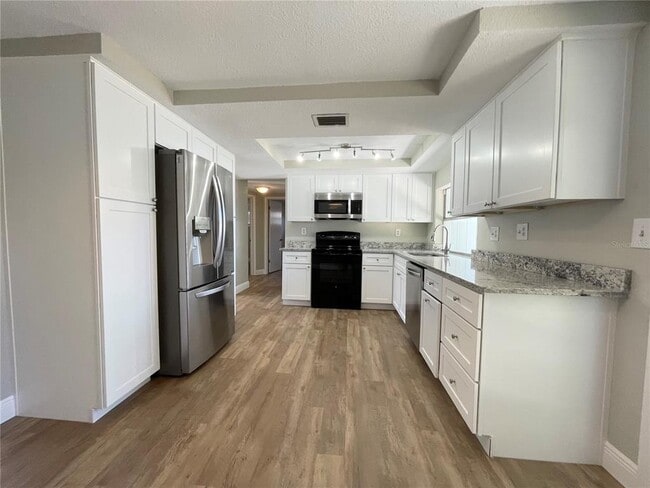 Building Photo - 7553 Cumber Dr
