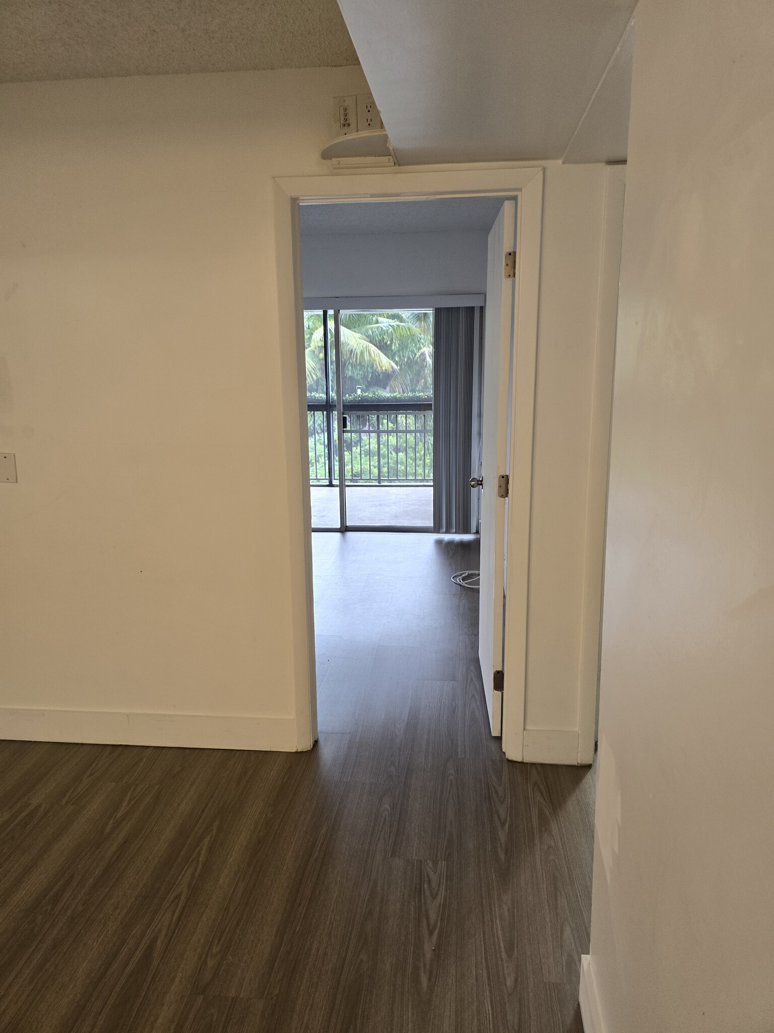 Building Photo - 721 N Pine Island Rd