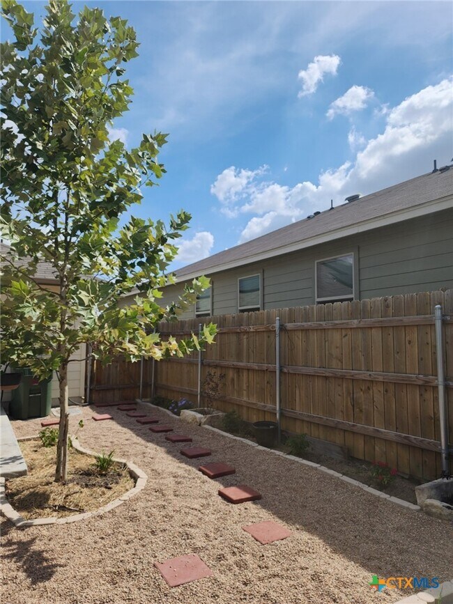 Building Photo - 136 Ragnar Dr