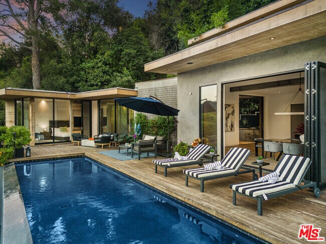 Building Photo - 727 N Beverly Glen Blvd