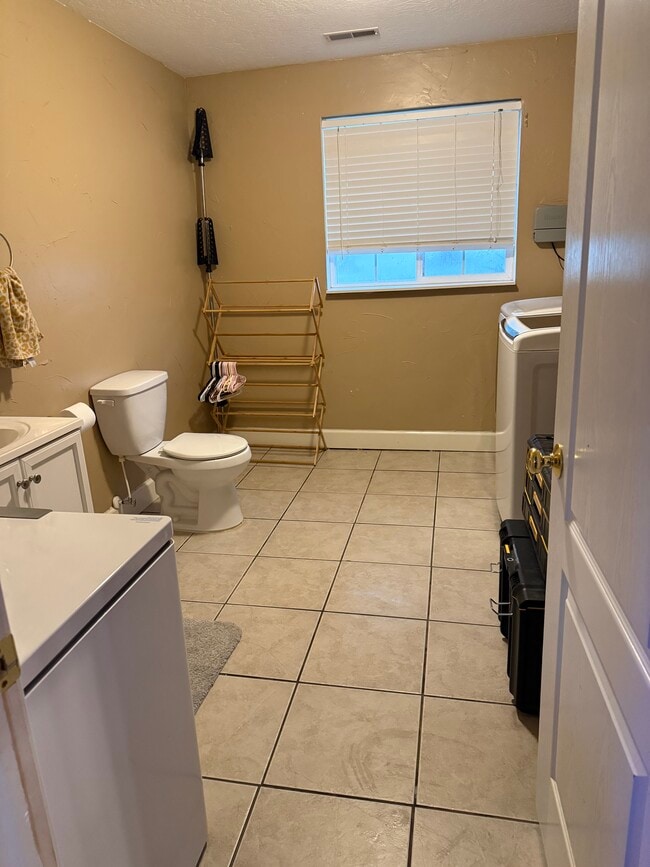 Building Photo - 462 W 660 S