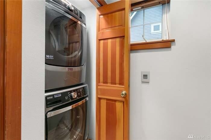 Building Photo - 1915 24th Ave S