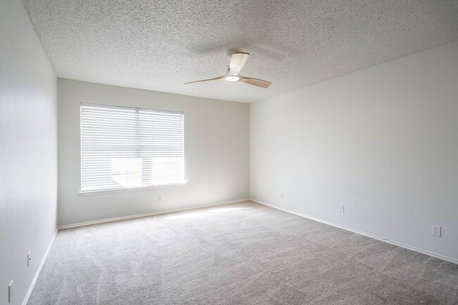 Building Photo - 8121 San Antonio St