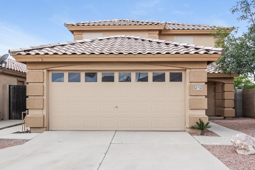 Primary Photo - 4230 N 113th Dr