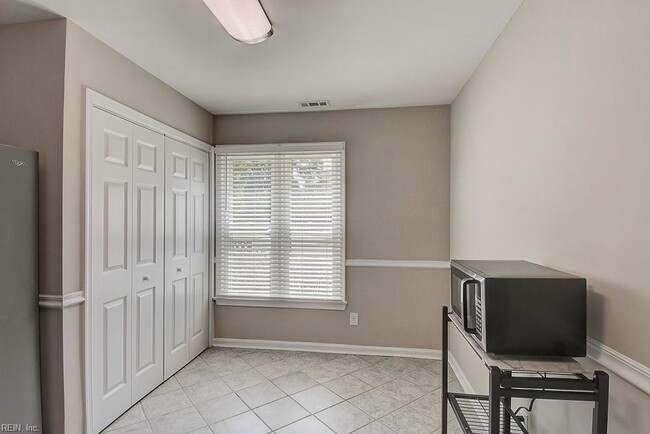 Building Photo - 435 Wayman Ln