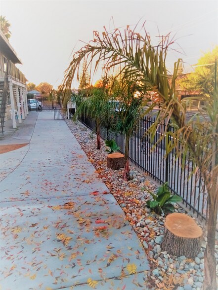 Building Photo - 1050 Grand Ave