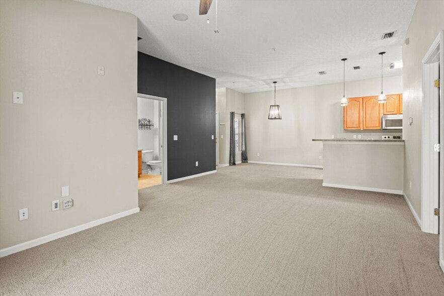 Building Photo - 7043 Deer Lodge Cir