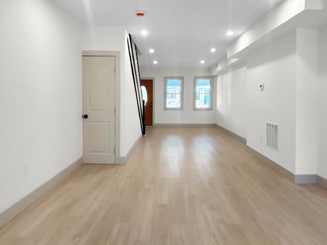 Building Photo - 3905 Cranston Ave