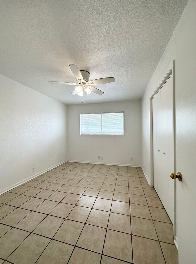 Building Photo - Central Plaza