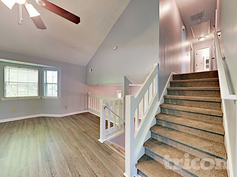 Building Photo - 536 Woodstone Rd