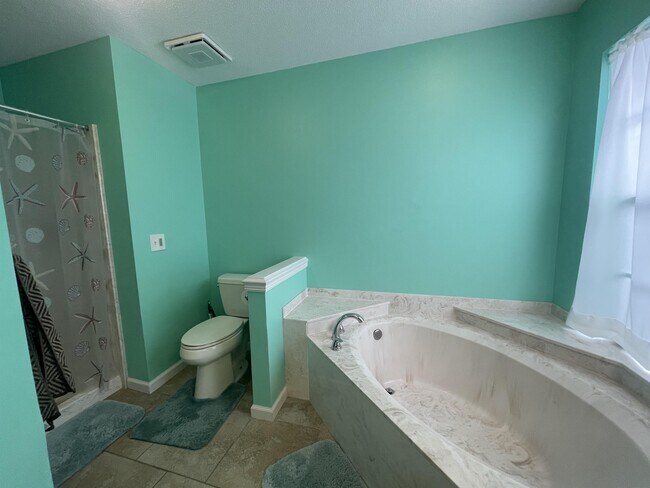 Building Photo - 1902 Mistral Ln W