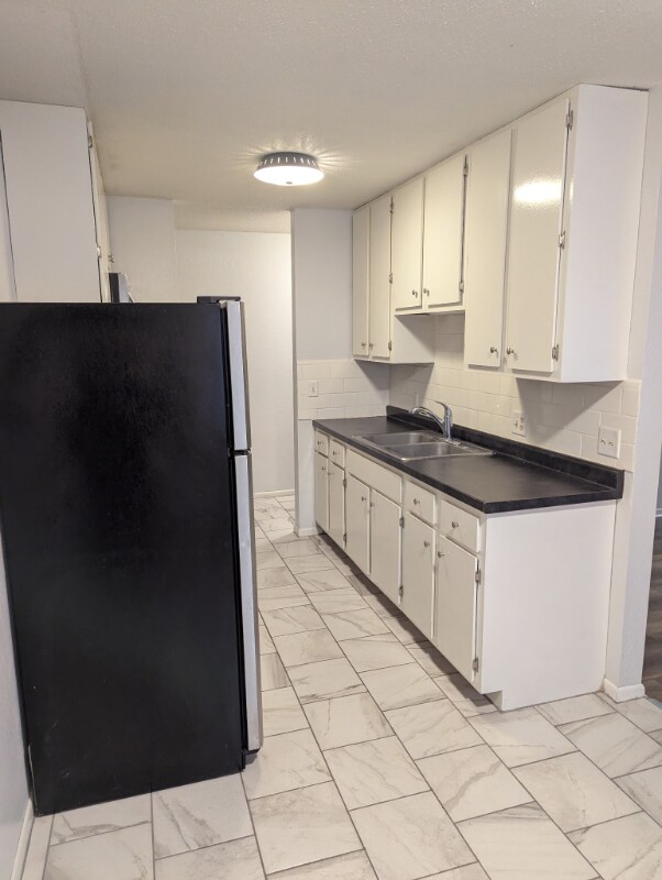 Building Photo - 300 Hopp Ave