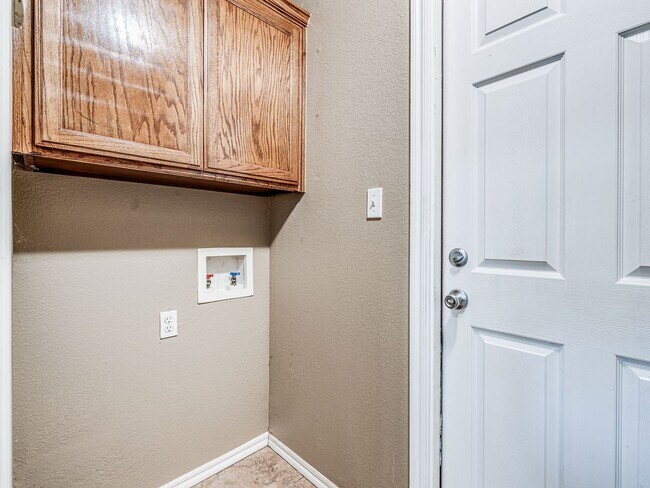 Building Photo - 1104 Westridge Dr