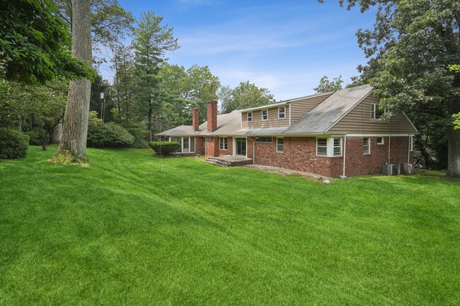 Building Photo - 18 Dorison Dr