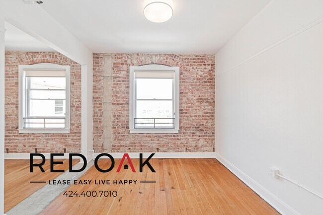 Primary Photo - 102 N Glendale Ave