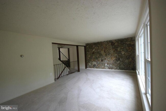 Building Photo - 7901 Central Park Cir
