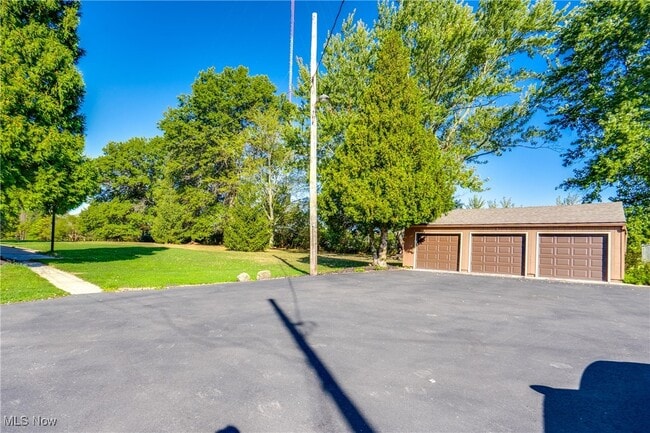 Building Photo - 4017 Bellaire Ln