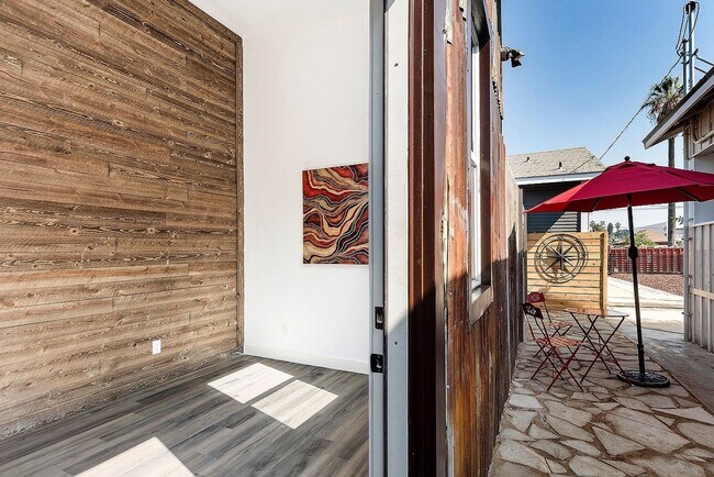 Building Photo - Boyle Heights Stunning Modern Farmhouse