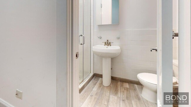 Primary Photo - 200 W 58th St