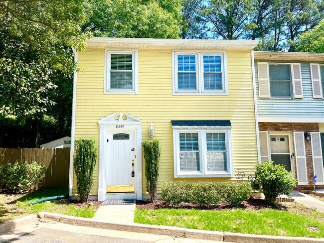 Primary Photo - Welcome to this charming 3-bedroom, 2.5-ba...