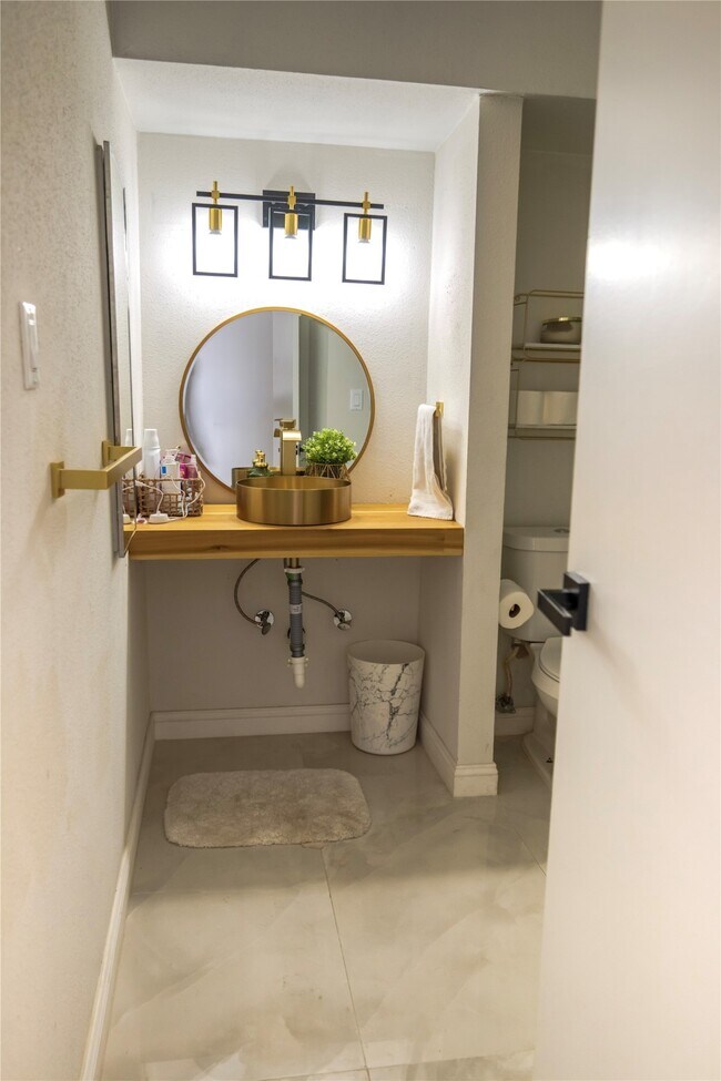 Building Photo - 1829 Augusta Dr