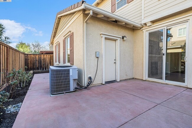 Building Photo - 463 W Felicidad Ave