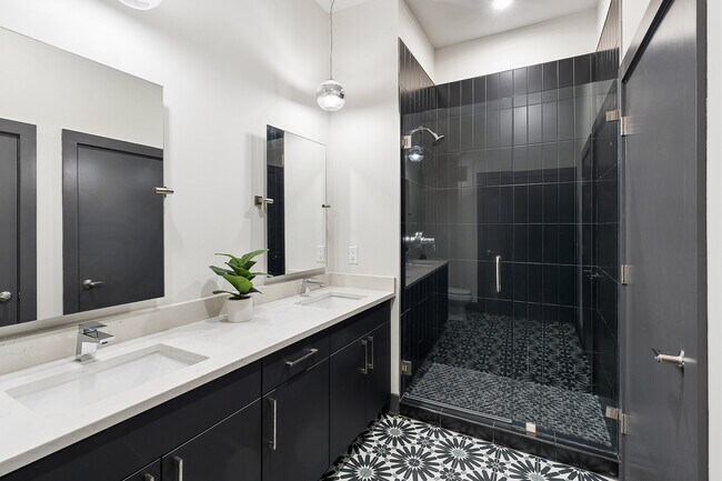 Building Photo - 112 Rogers St NE