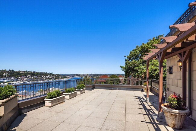 Building Photo - Luxury Penthouse with 600+ Sqft Terrace & ...