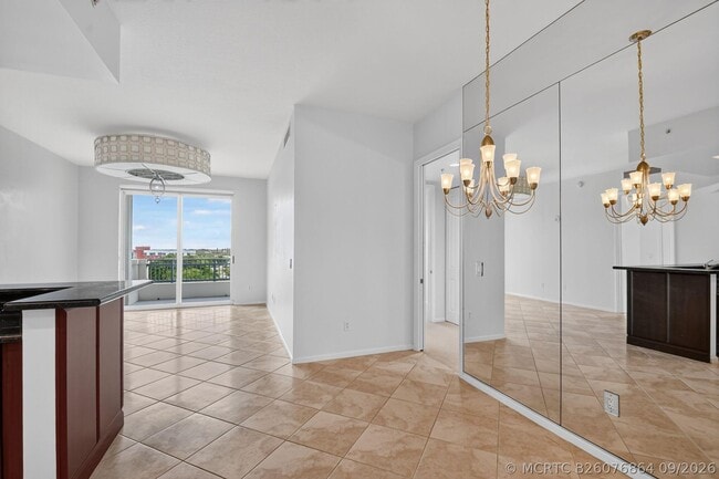 Building Photo - 403 S Sapodilla Ave
