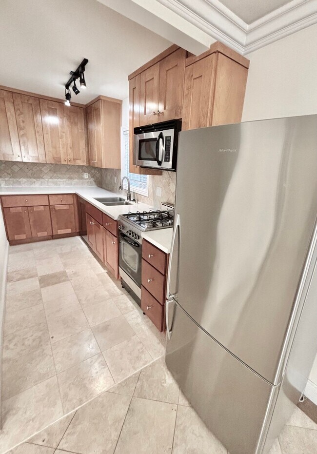 Building Photo - Beachside Living Just One Block from the Sand – Updated 1BD with Garage Parking