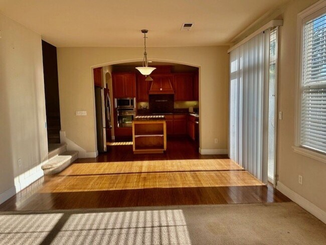 Building Photo - Beautiful Newer Home, Very Clean- Move In ...