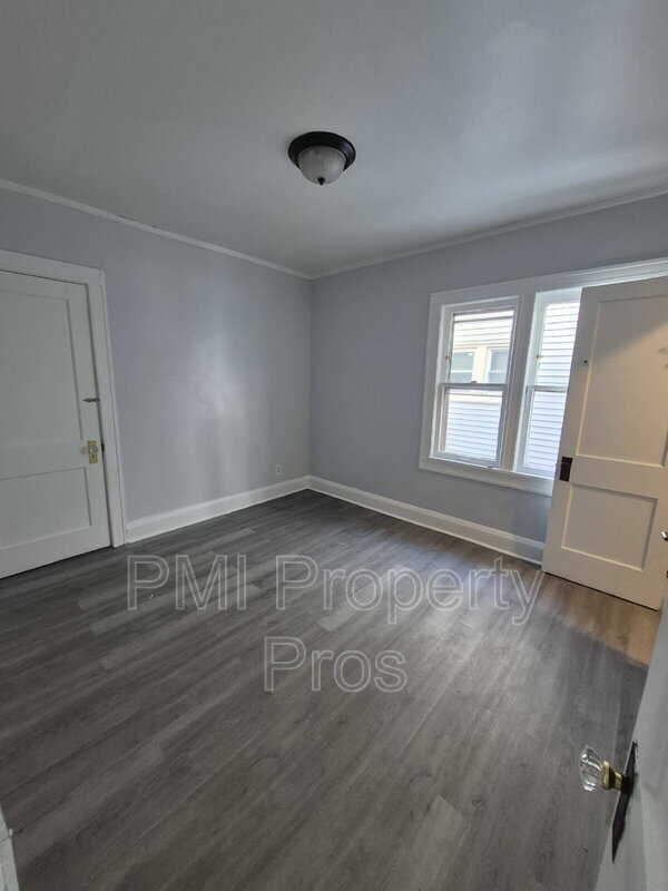 Building Photo - 2517 W Hadley St