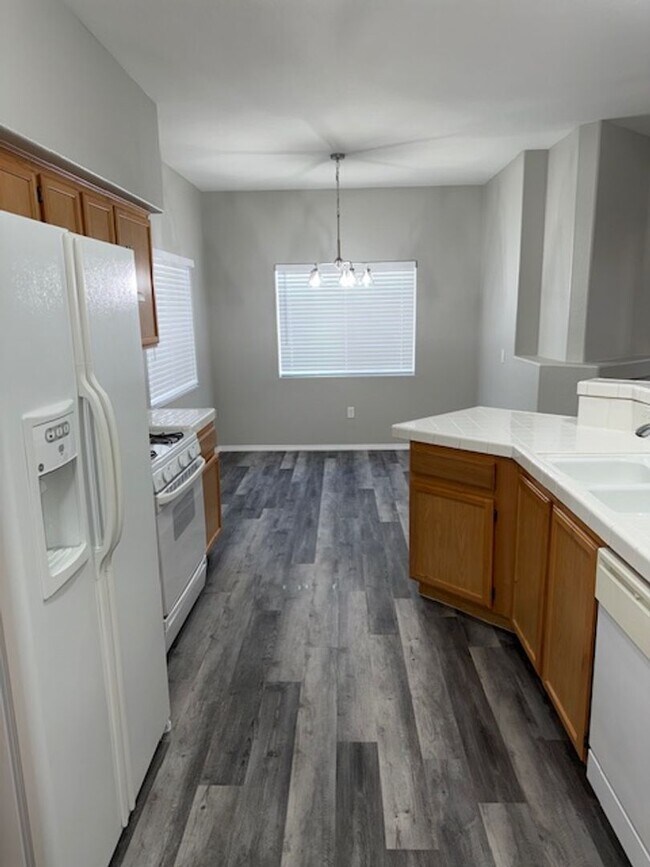 Building Photo - 2-BEDROOM, COND IN LAS VEGAS