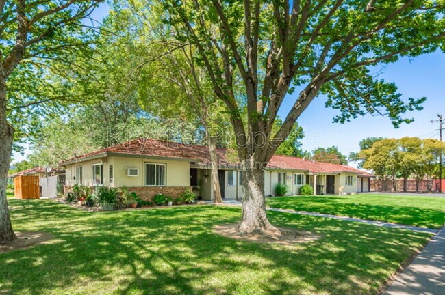 Building Photo - 2052 Red Robin Ln