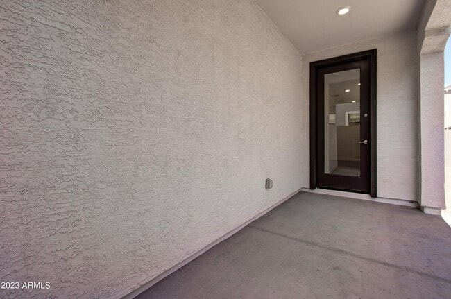 Building Photo - 1087 E Chapman Dr