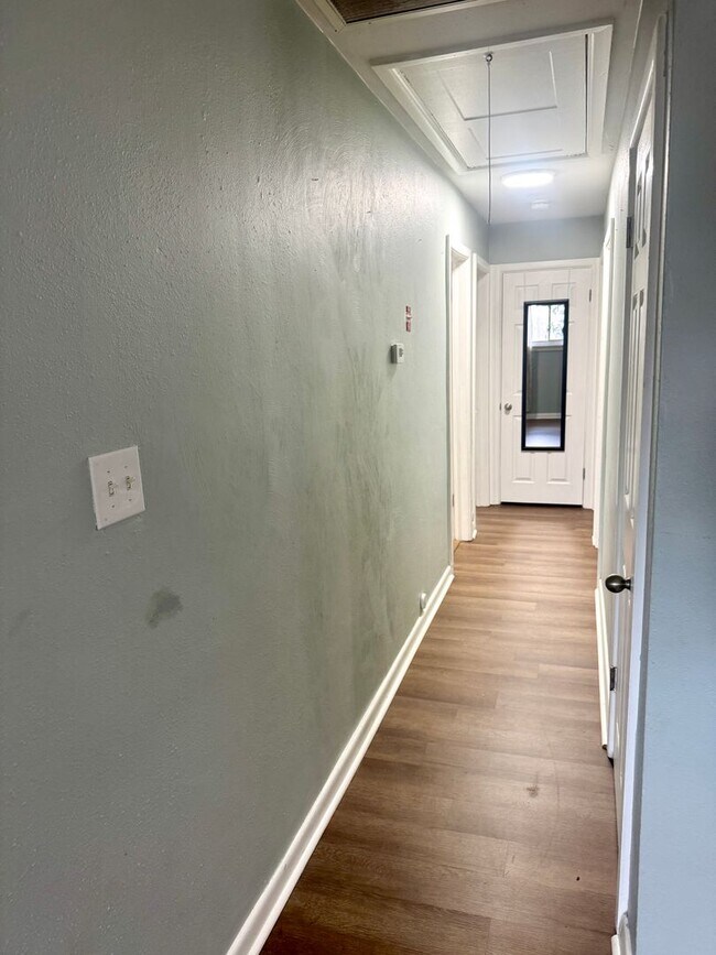 Building Photo - Charming Brick Ranch in the Heart of Churchland