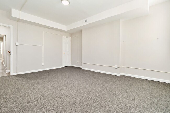 Building Photo - 1418 N Eden St