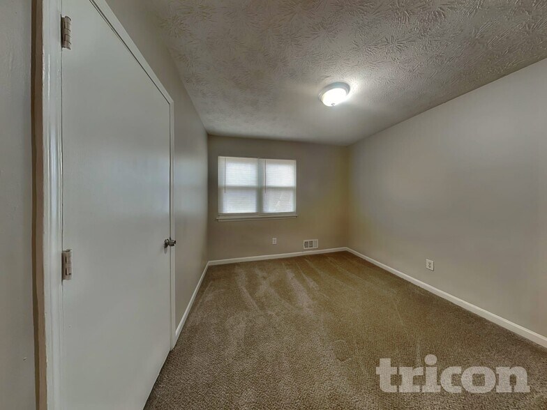 Building Photo - 103 Valley Rd