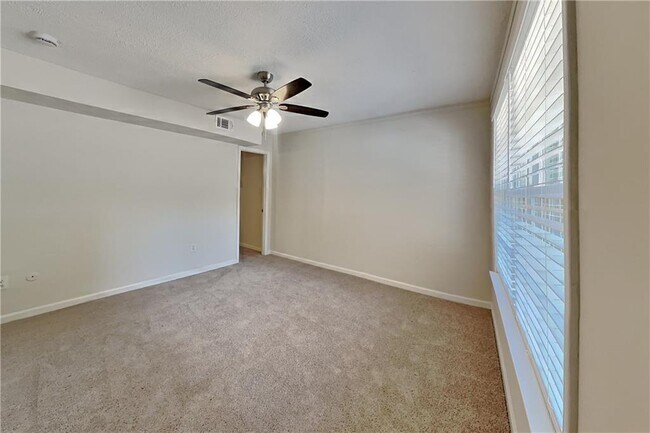 Building Photo - 6460 River Hill Dr