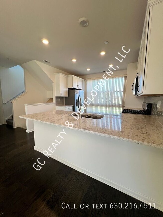 Building Photo - 2217 Parkside Dr