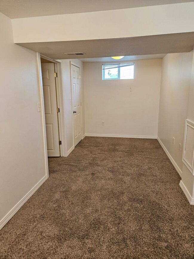 Building Photo - Beautiful 3 Bedroom/2 Bathroom in Bountiful
