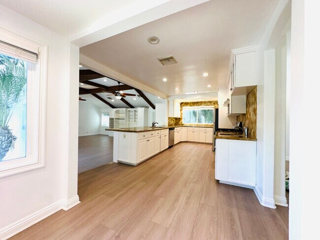 Building Photo - 5148 Otis Ave