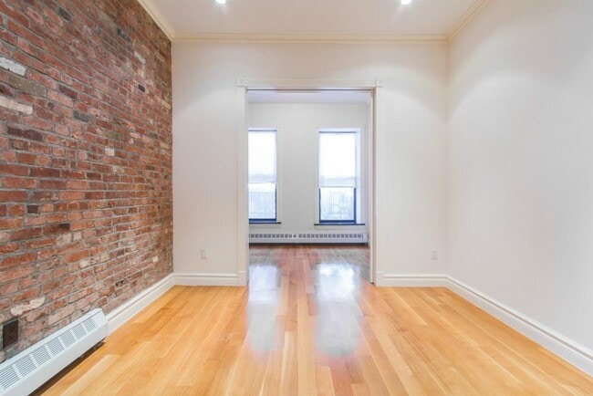 Building Photo - 219 E 28th St