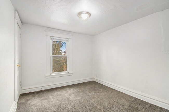 Building Photo - 147 Isbell St