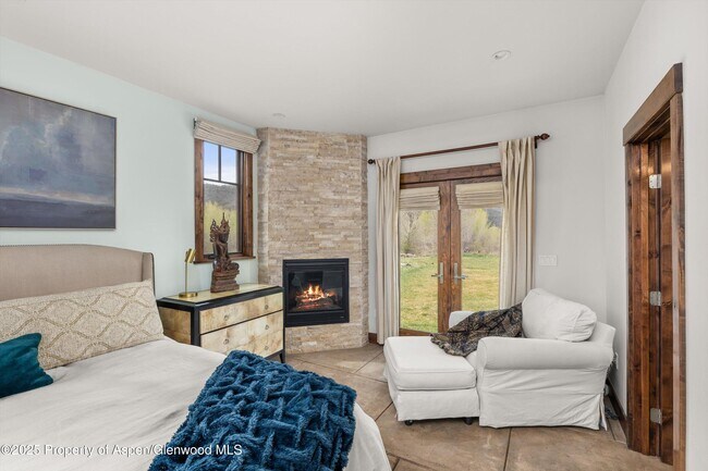 Building Photo - 160 Equestrian Way