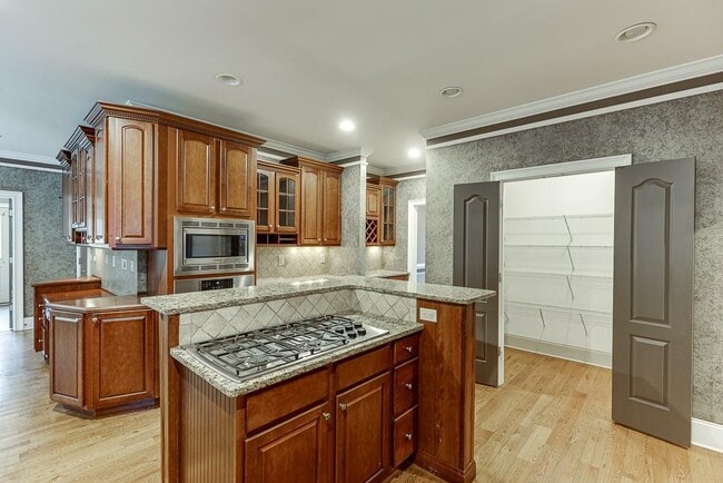 Building Photo - 940 Chateau Forest Rd