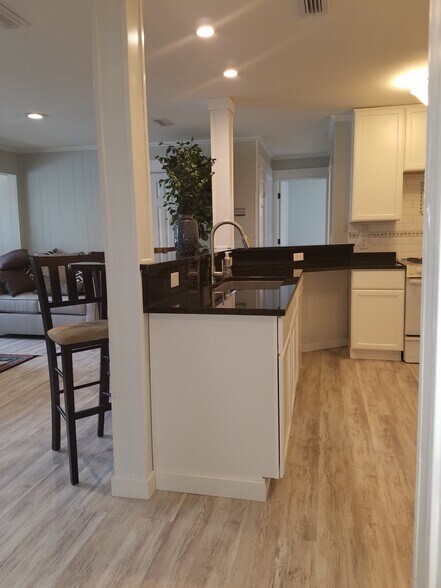 beautiful black granite - 1311 23rd St