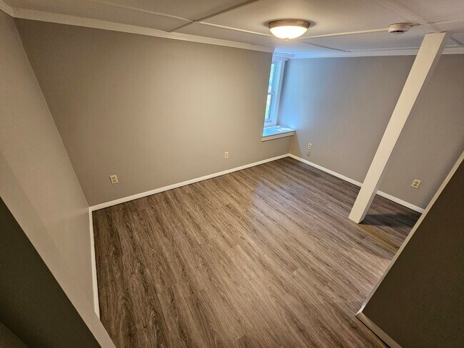 Building Photo - 271 Village St