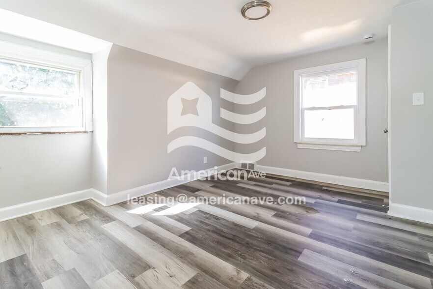 Building Photo - 4604 Bedford St