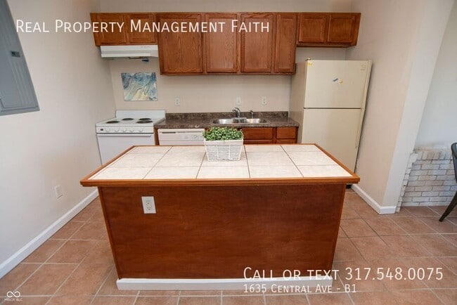 Building Photo - 1635 Central Ave